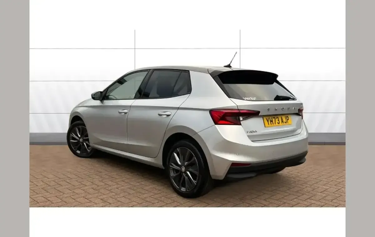 Usado Skoda Fabia Colour Edition 110 HP (80 kW) 2023 Prateado Citadino
