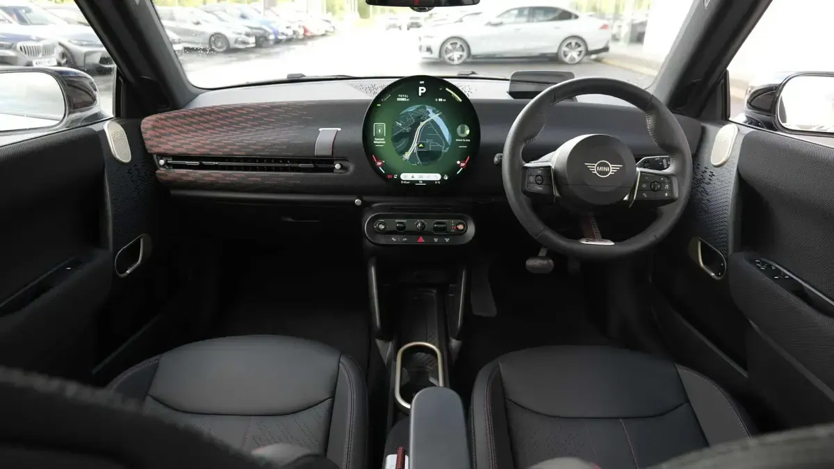 Used Mini Cooper Hatch 133 kW (181 HP) 2025 White Hatchback