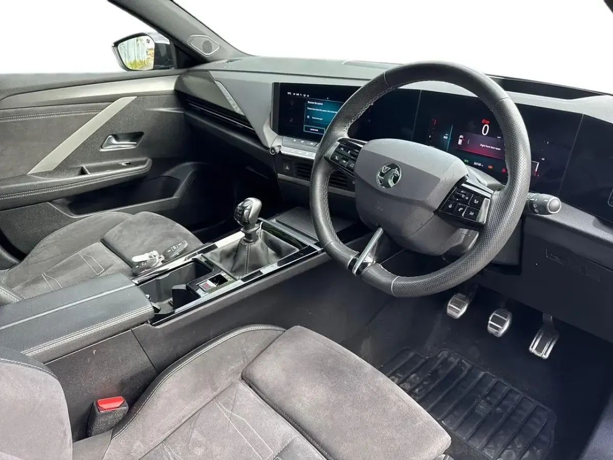 Used Vauxhall Astra Ultimate 128 HP (94 kW) 2023 Black Hatchback