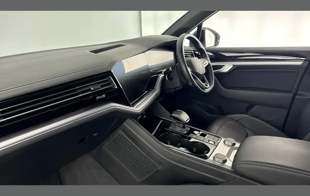 Used VW Touareg Black Edition 286 HP (210 kW) 2022 White SUV