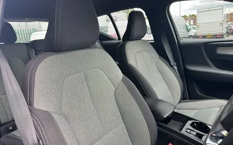 Używany Volvo XC40 Plus 211 KM (155 kW) 2023 SUV