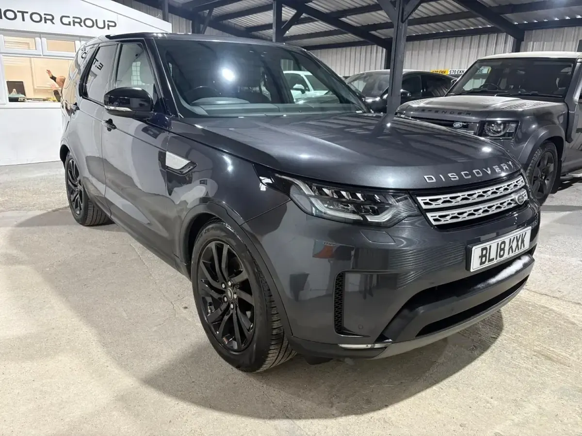 Usado Land Rover Discovery 5 HSE 254 HP (186 kW) 2018 Cinzento SUV