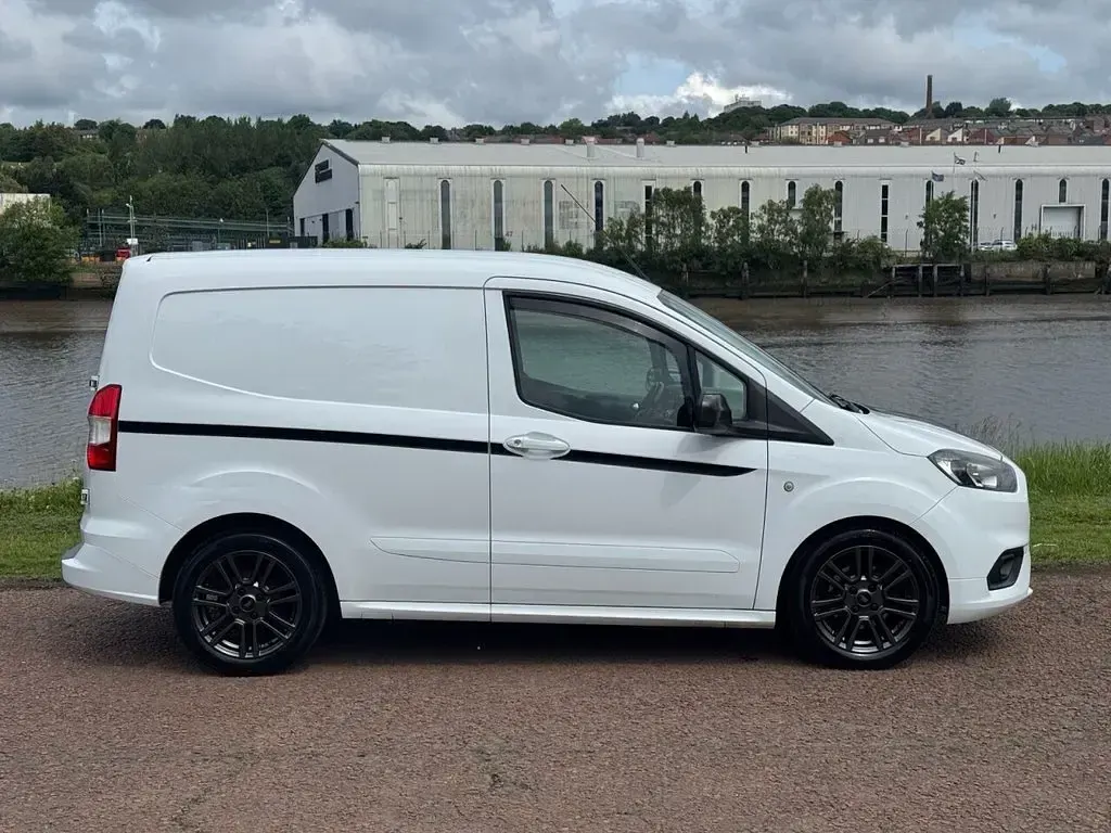 Used Ford Transit Sport 100 HP (73 kW) 2018 White Van