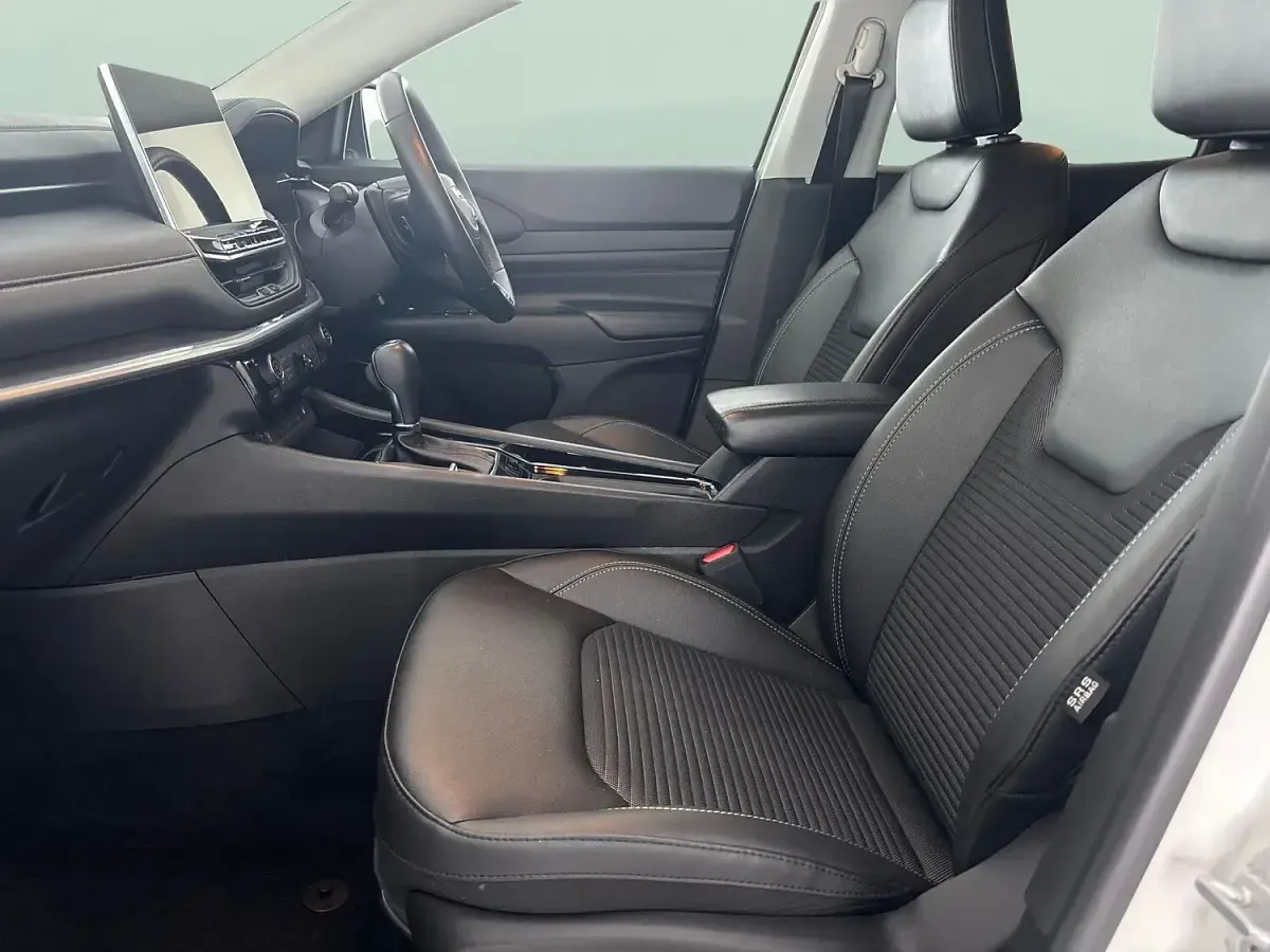 Used Jeep Compass Limited 2024 White/black SUV