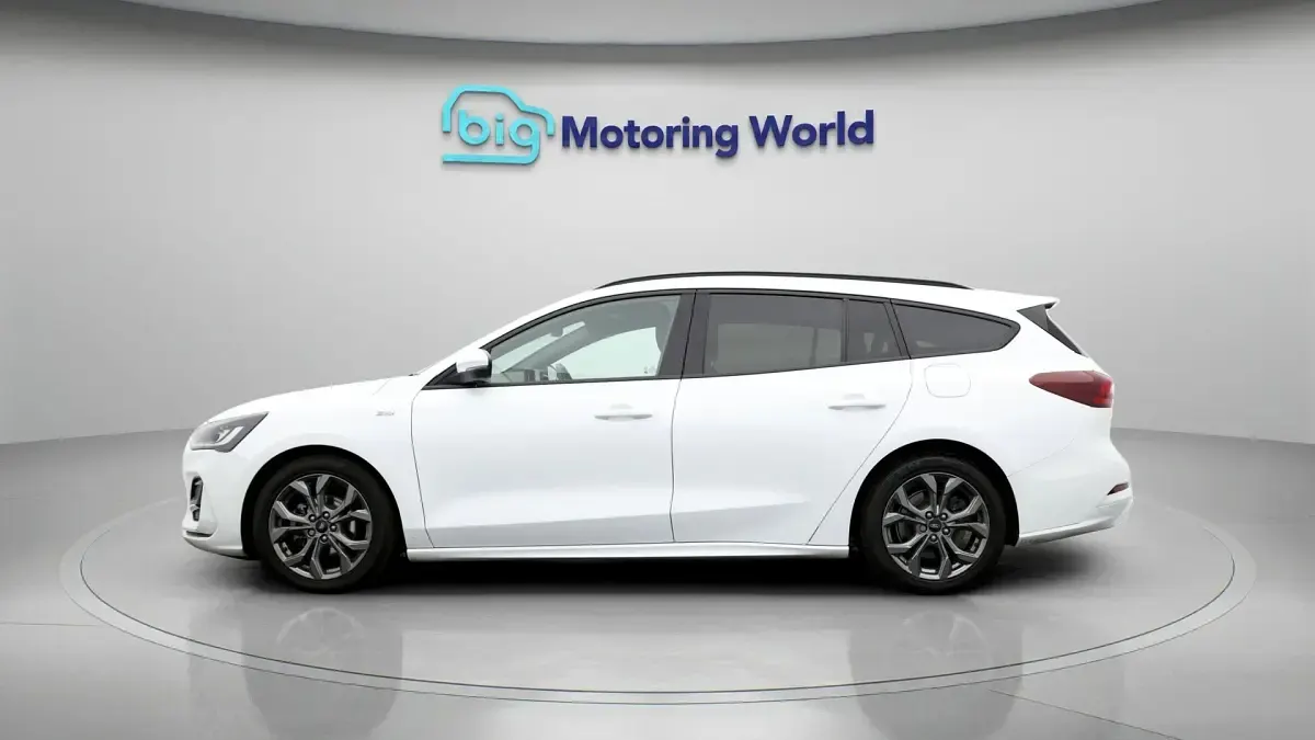 Used Ford Focus ST-Line 125 HP (91 kW) 2023 White Estate