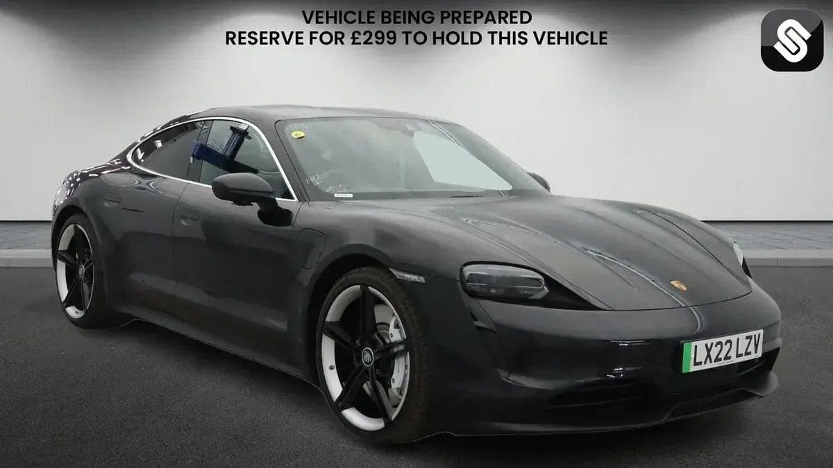 Usado Porsche Taycan Performance Package 419 kW (571 HP) 2022 Preto Sedan