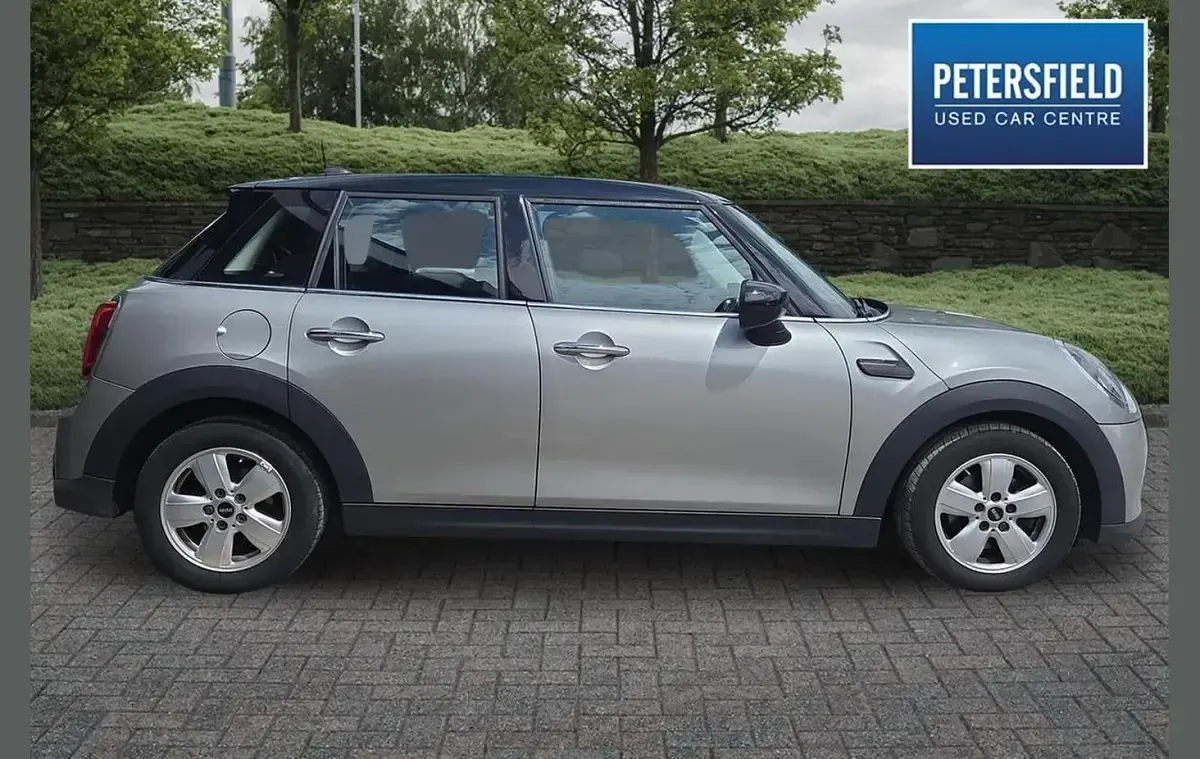 Used Mini Cooper Classic 134 HP (98 kW) 2022 Silver Hatchback