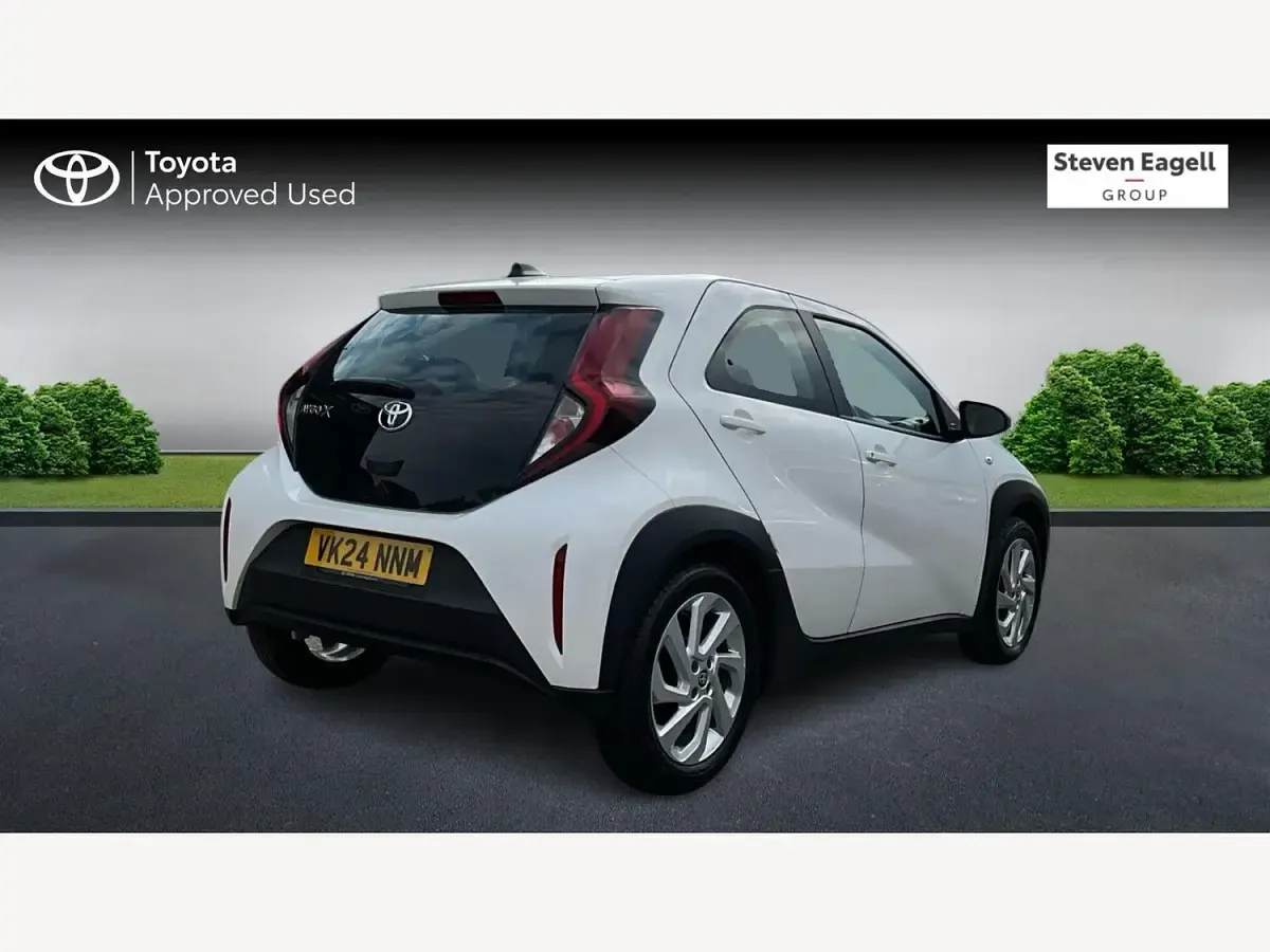 Used Toyota Aygo X PURE 72 HP (52 kW) 2024 White SUV
