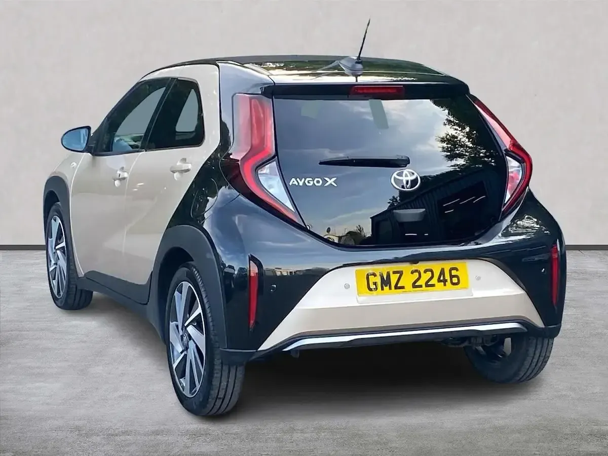 Used Toyota Aygo X 72 HP (52 kW) 2024 Beige SUV