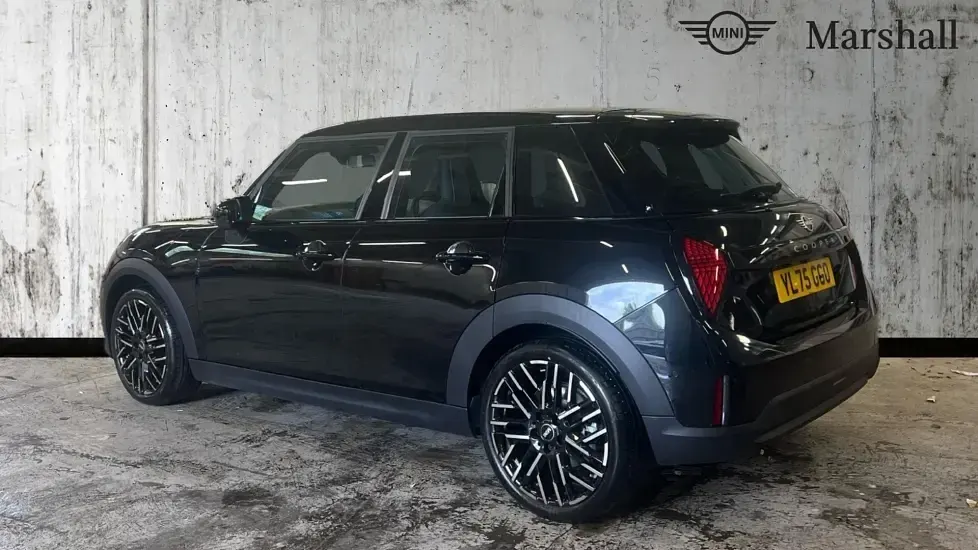 Used Mini Cooper Hatch 114 kW (156 HP) 2026 Black Hatchback