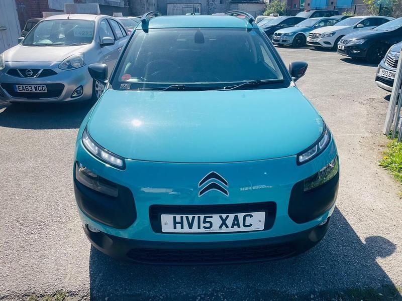 Usado Citroën C4 Cactus Flair 100 HP (73 kW) 2015 Azul Citadino