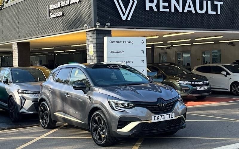 Metallic oyster grey Used 2023 Renault Captur Engineered SUV | £18,314 (Fair price) - Image 1/4