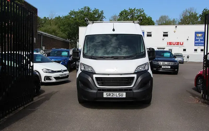 Begagnad Peugeot Boxer 140 HK (102 kW) 2022 Van
