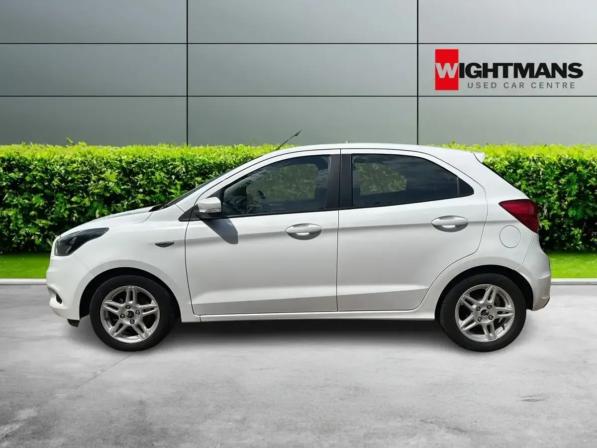 Used Ford Ka Plus Zetec 85 HP (62 kW) 2016 White Hatchback