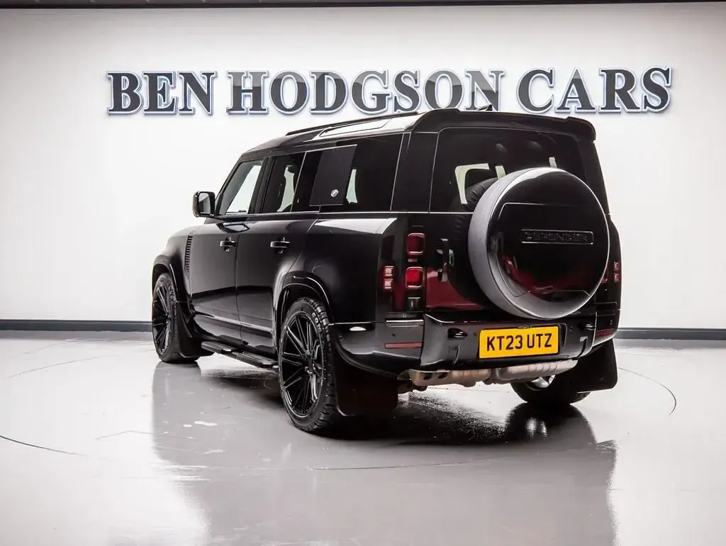 Used Land Rover Defender HSE Dynamic 300 HP (220 kW) 2023 Black SUV