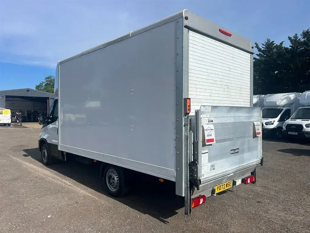 Begagnad Iveco Daily 134 HK (98 kW) 2022 Vit Cab