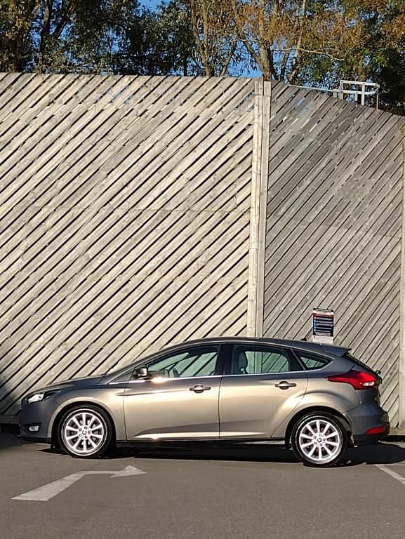 Used Ford Focus Titanium 125 HP (91 kW) 2016 Brown Hatchback