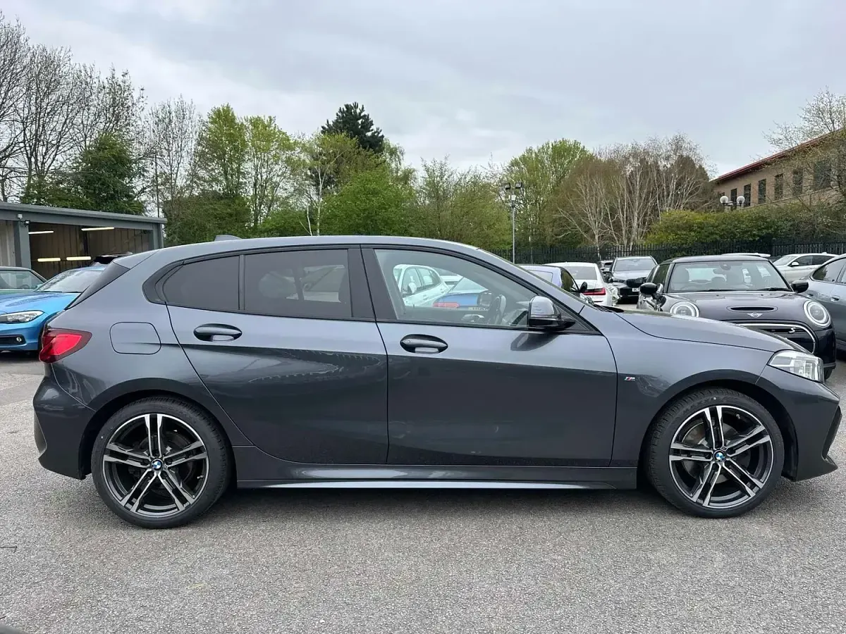 Usado BMW 118 M Sport 140 CV (102 kW) 2020 Gris Utilitario