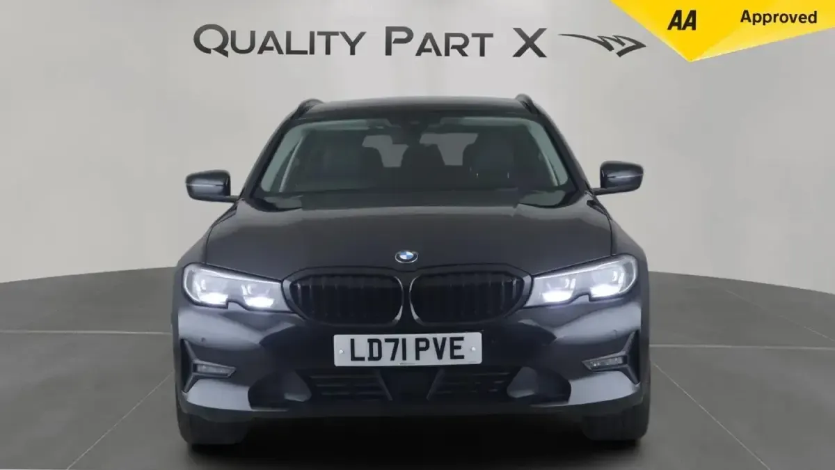 Begagnad BMW 330 Sport Line 2021 Svart Kombi