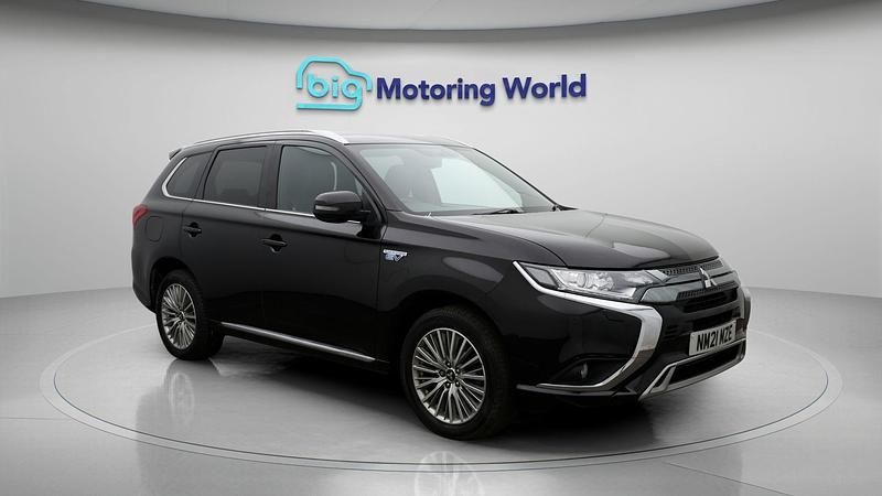 Used Mitsubishi Outlander P-HEV 224 HP (164 kW) 2020 Black Estate