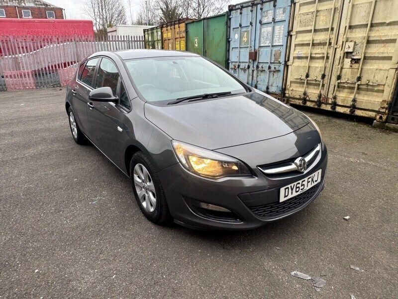 Grey Used 2015 Vauxhall Astra Design Edition Hatchback | £2,490 (Fair price) - Image 1/4