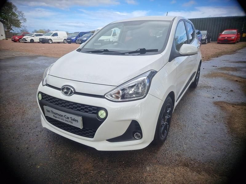 Käytetty Hyundai i10 Premium 87 HP (63 kW) 2017 Valkoinen Viistoperä