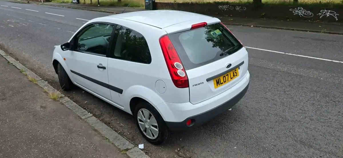 Used Ford Fiesta Studio 75 HP (55 kW) 2007 White Hatchback
