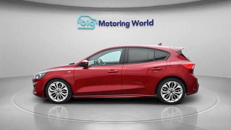 Used Ford Focus ST-Line X 120 HP (88 kW) 2018 Red Hatchback