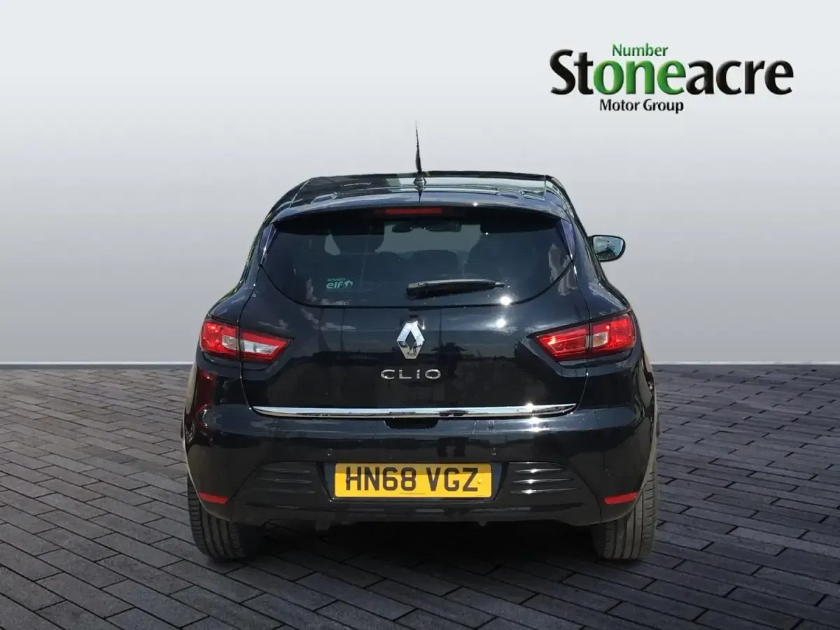 Used Renault Clio Iconic 90 HP (66 kW) 2018 Black Hatchback