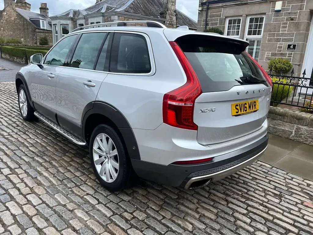 Used Volvo XC90 Momentum 225 HP (165 kW) 2016 Silver SUV