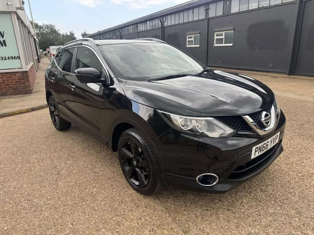 Used Nissan Qashqai N-Connecta 115 HP (84 kW) 2016 Black SUV