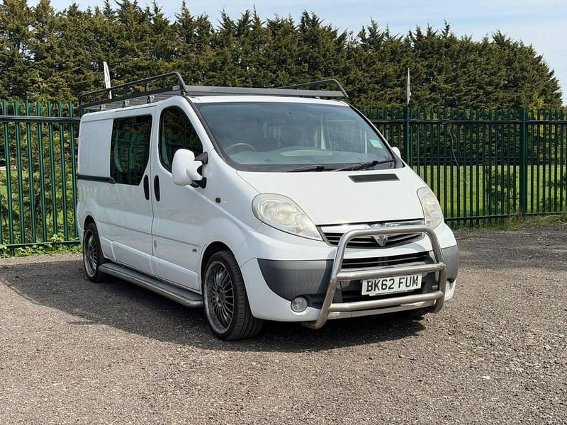 Second-hand Vauxhall Vivaro Sportive 115 CP (84 kW) 2012 Alb Monovolum