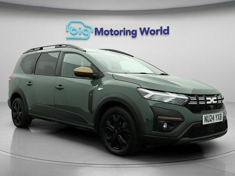 Green Used 2024 Dacia Jogger Extreme MPV | £17,600 (Fair price) - Image 1/4