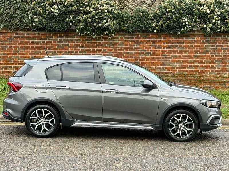 Used Fiat Tipo Cross 128 HP (94 kW) 2023 Grey Hatchback