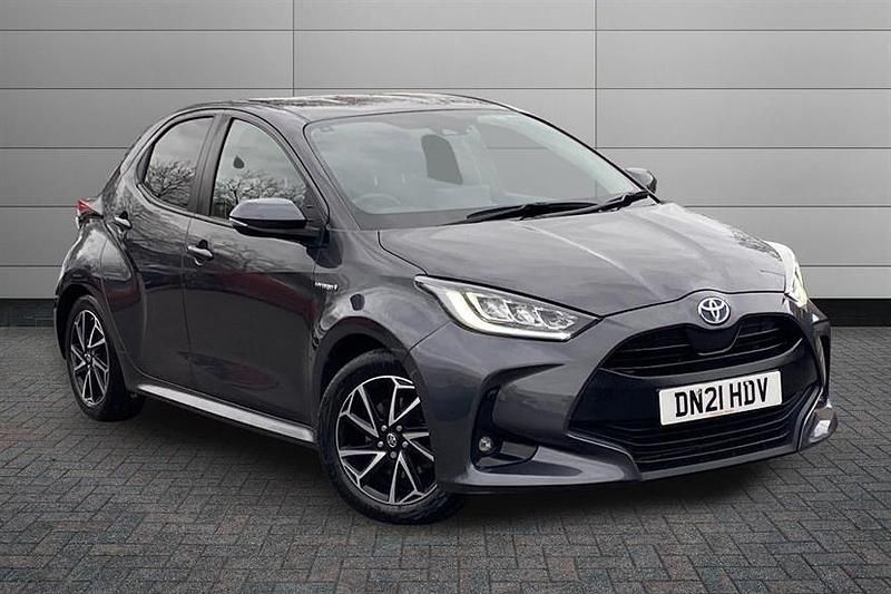 Used Toyota Yaris Hybrid Design 116 HP (85 kW) 2021 Grey Hatchback