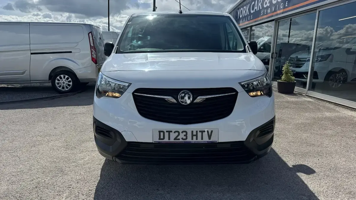 Used Vauxhall Combo 100 HP (73 kW) 2023 White MPV