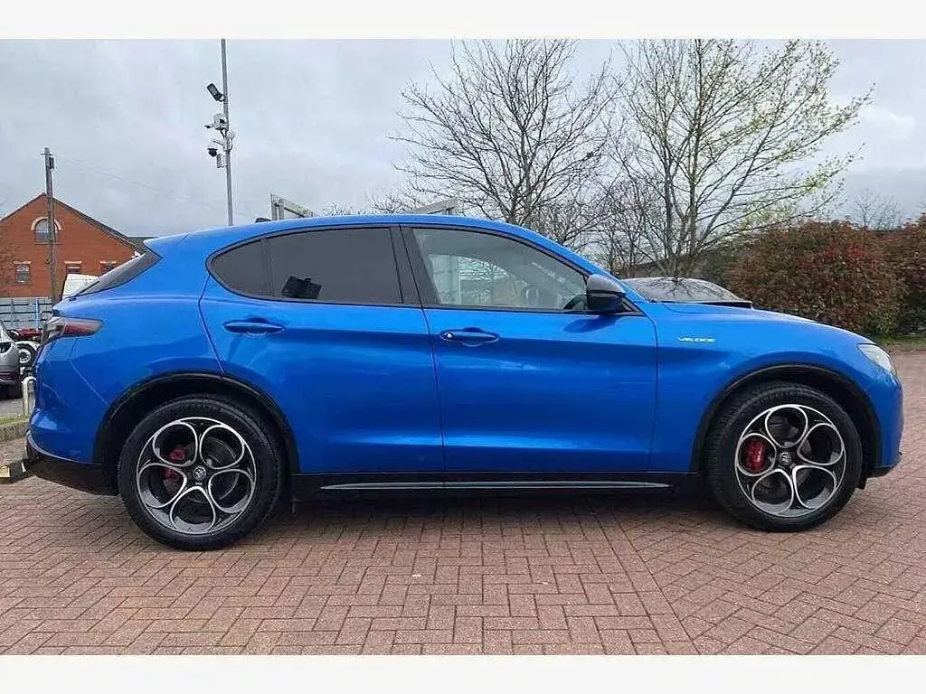 Used Alfa Romeo Stelvio Veloce 210 HP (154 kW) 2025 Blue SUV