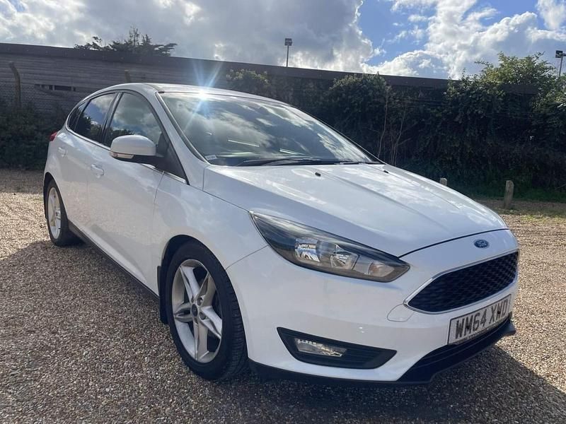 Used Ford Focus Zetec 115 HP (84 kW) 2015 White Hatchback
