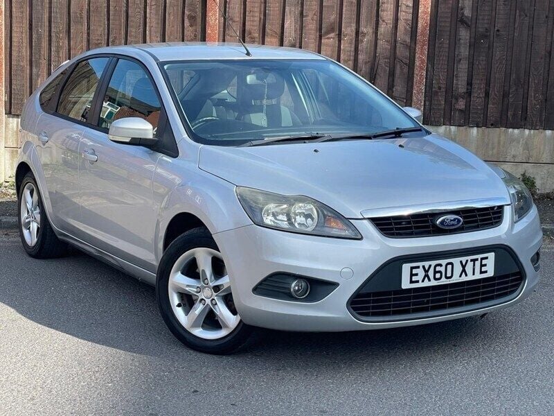 Silver Used 2010 Ford Focus Zetec Hatchback | £1,995 (Good price) - Image 1/3
