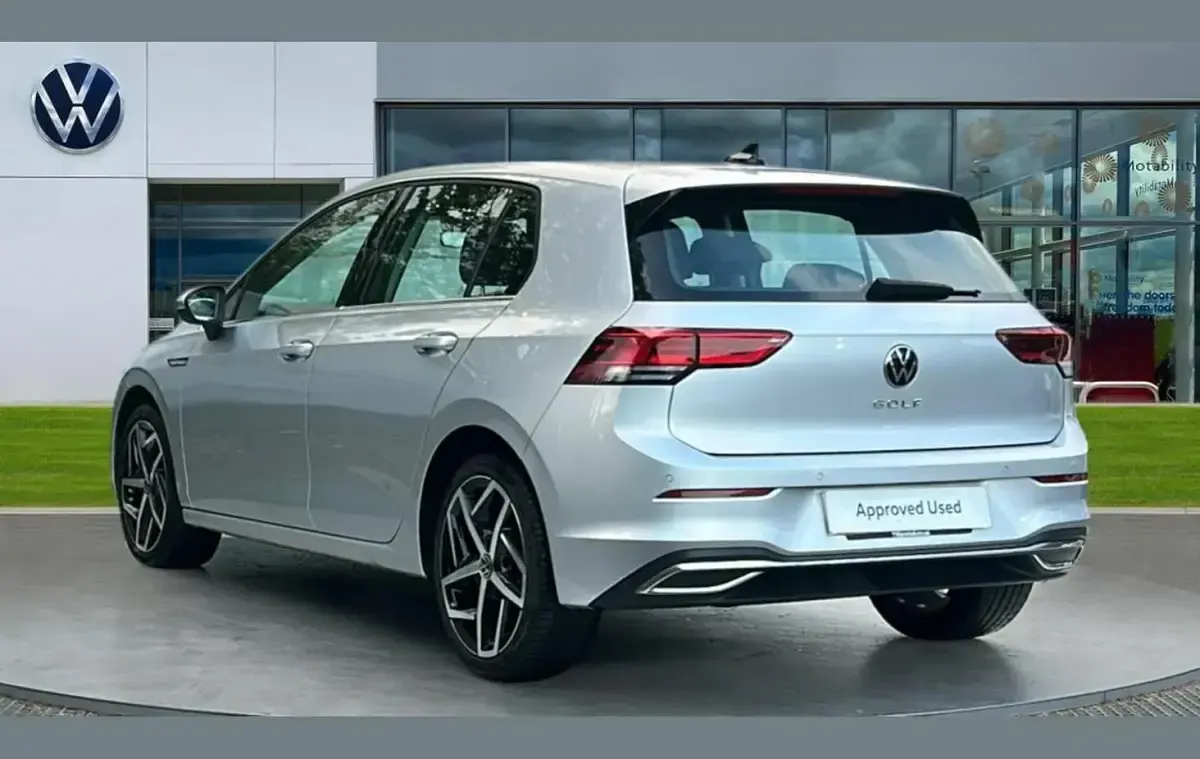 Used VW Golf VIII Style 128 HP (94 kW) 2021 Silver Hatchback
