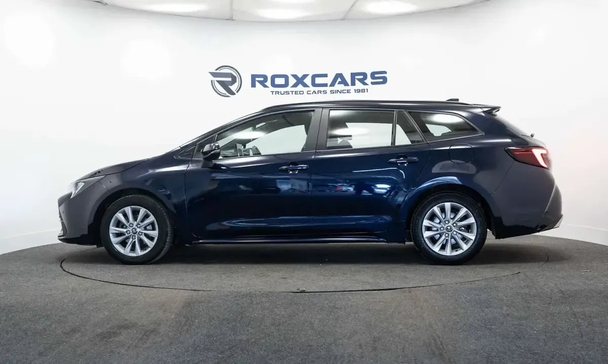 Used Toyota Corolla 140 HP (102 kW) 2023 Blue Estate