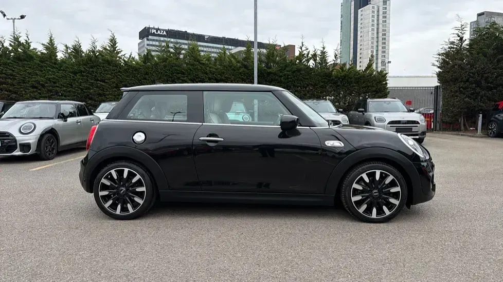 Begagnad Mini Cooper S Exclusive 189 HK (139 kW) 2020 Svart Halvkombi