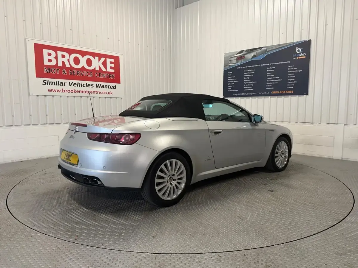 Used Alfa Romeo Spider 185 HP (136 kW) 2008 Silver Cabriolet
