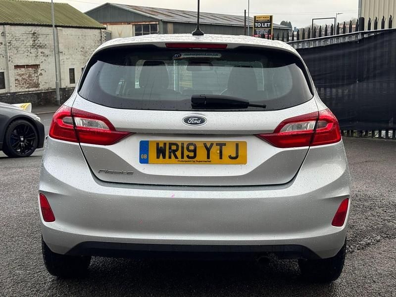 Used Ford Fiesta Zetec 100 HP (73 kW) 2019 Silver Hatchback
