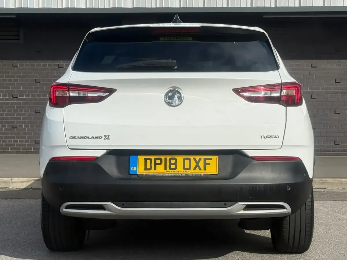 Used Vauxhall Grandland X Sport 130 HP (95 kW) 2018 White SUV