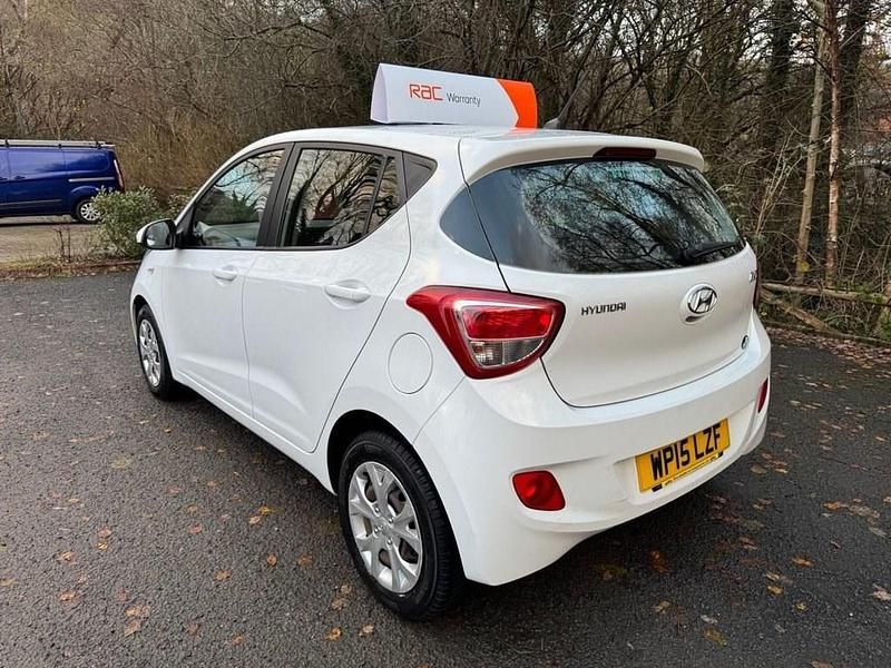 Used Hyundai i10 SE 66 HP (48 kW) 2015 White Hatchback
