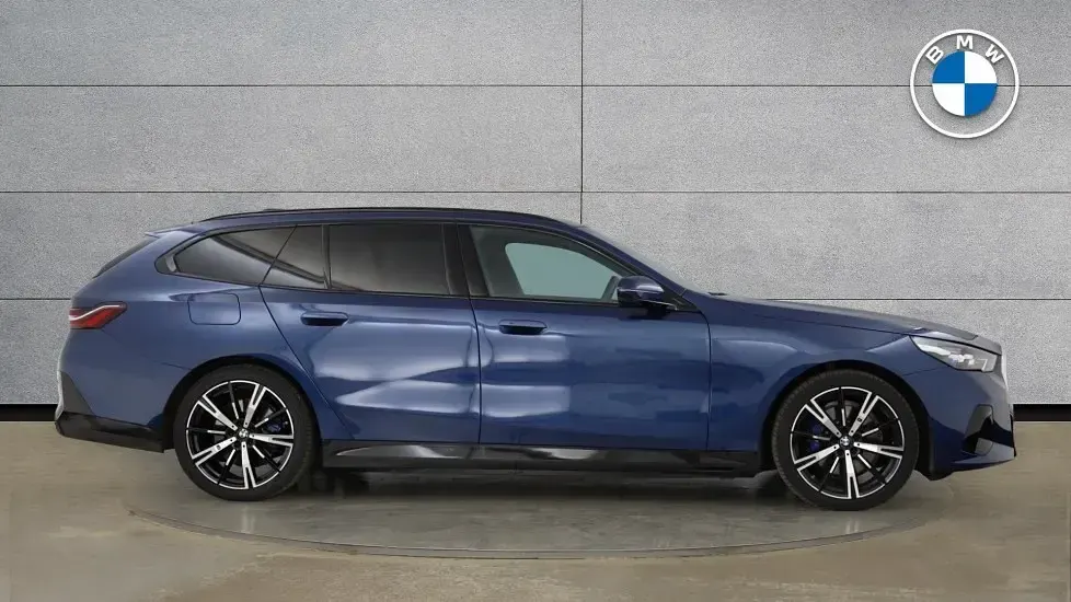 Used BMW 530e M Sport 295 HP (216 kW) 2025 Blue Estate