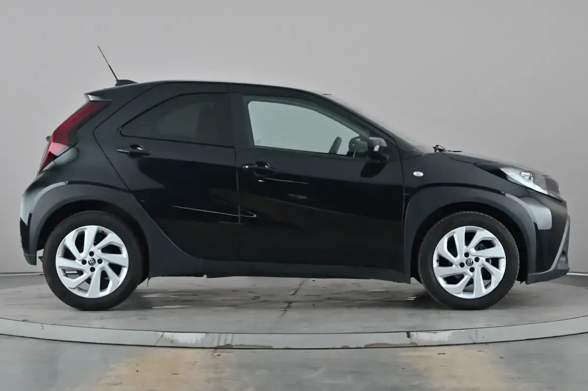 Used Toyota Aygo X PURE 72 HP (52 kW) 2022 Black SUV