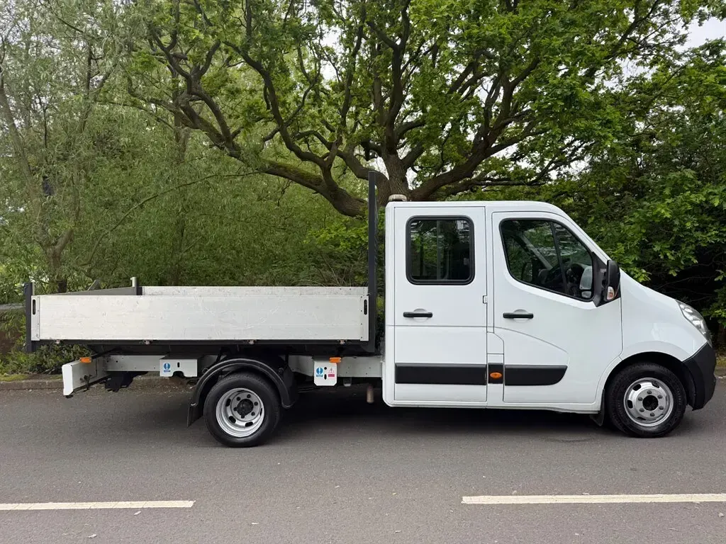 Used Vauxhall Movano 145 HP (106 kW) 2017 White MPV