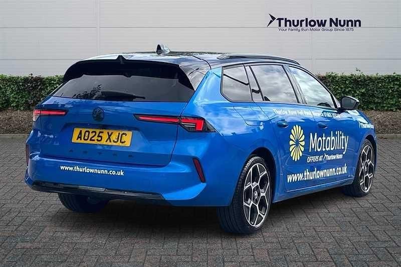 Second-hand Vauxhall Astra Ultimate 130 CP (95 kW) 2025 Albastru Break